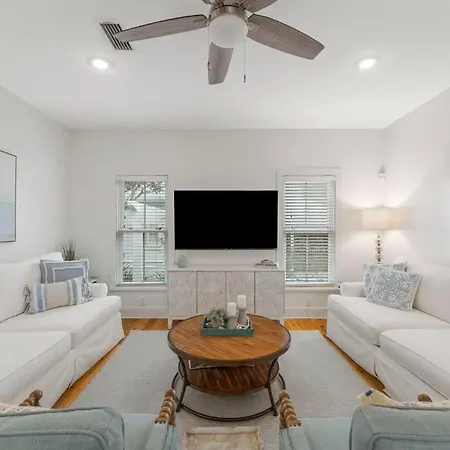 Steps To Public & Private Beach In Seacrest Fl 30A, Pool, Bikes, Gear, And More!
